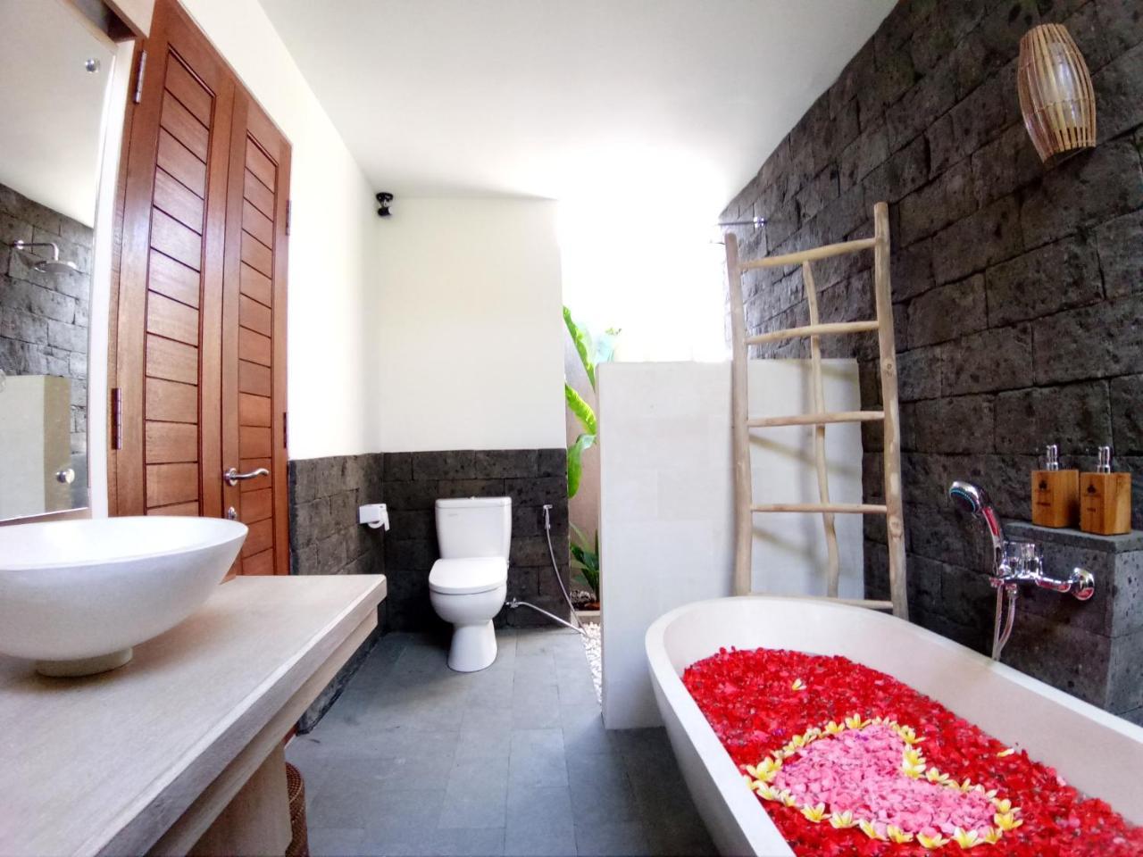 Three Gold Luxury Private Villas Ubud  Bagian luar foto